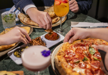 Neste restaurante do Porto pode comer pizzas com Fernão de Magalhães à mesa