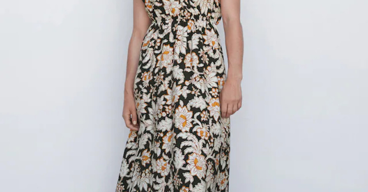Vestido às flores com decote cruzado (6,99€)